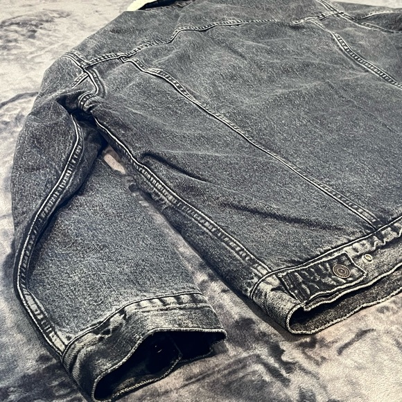 Levi’s Sherpa Denim Jacket - Picture 12 of 15